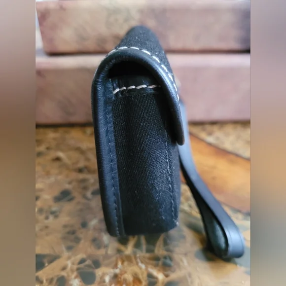 Dooney and Bourke Black pouch - Picture 3 of 5